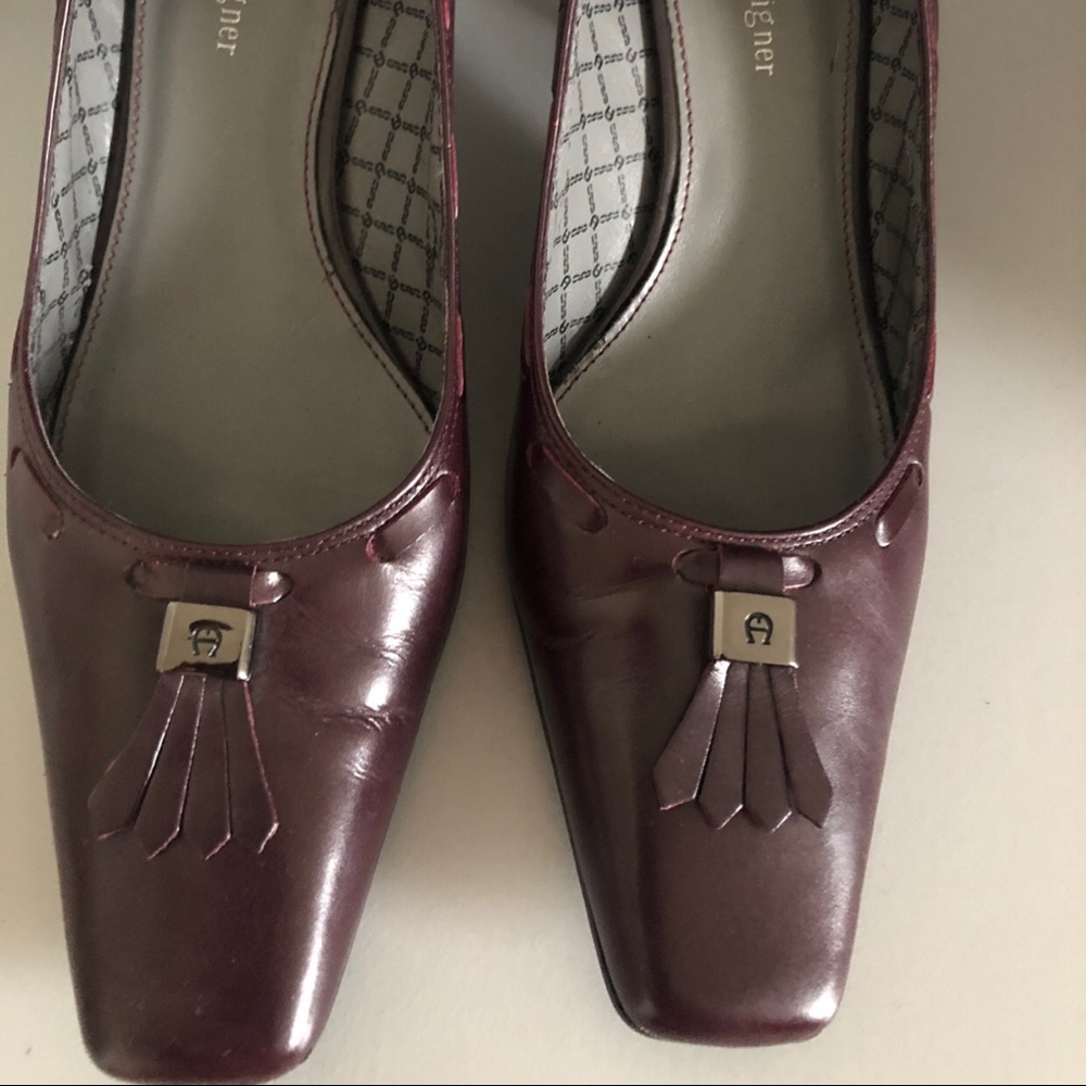Vintage Aigner like new kitten heels